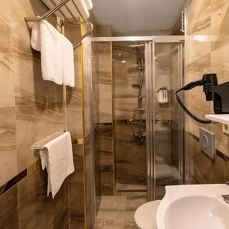 Quinnova Bed & Breakfast 4*